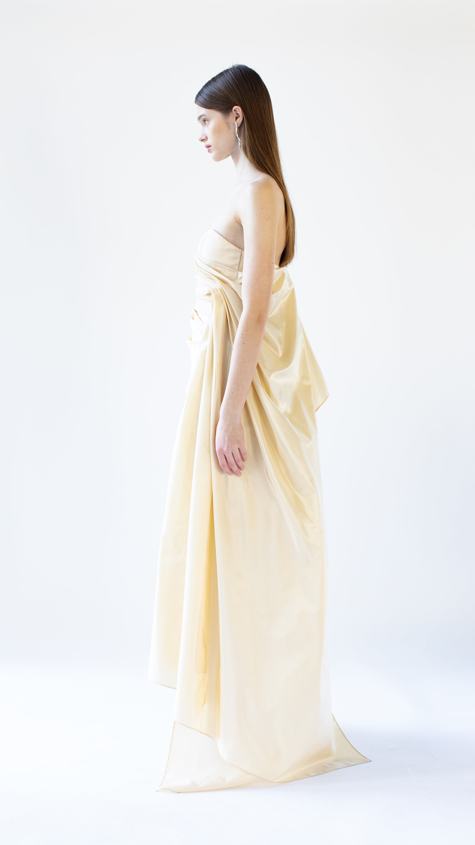 YASMINE creamy draped qown with detachable sleeve
