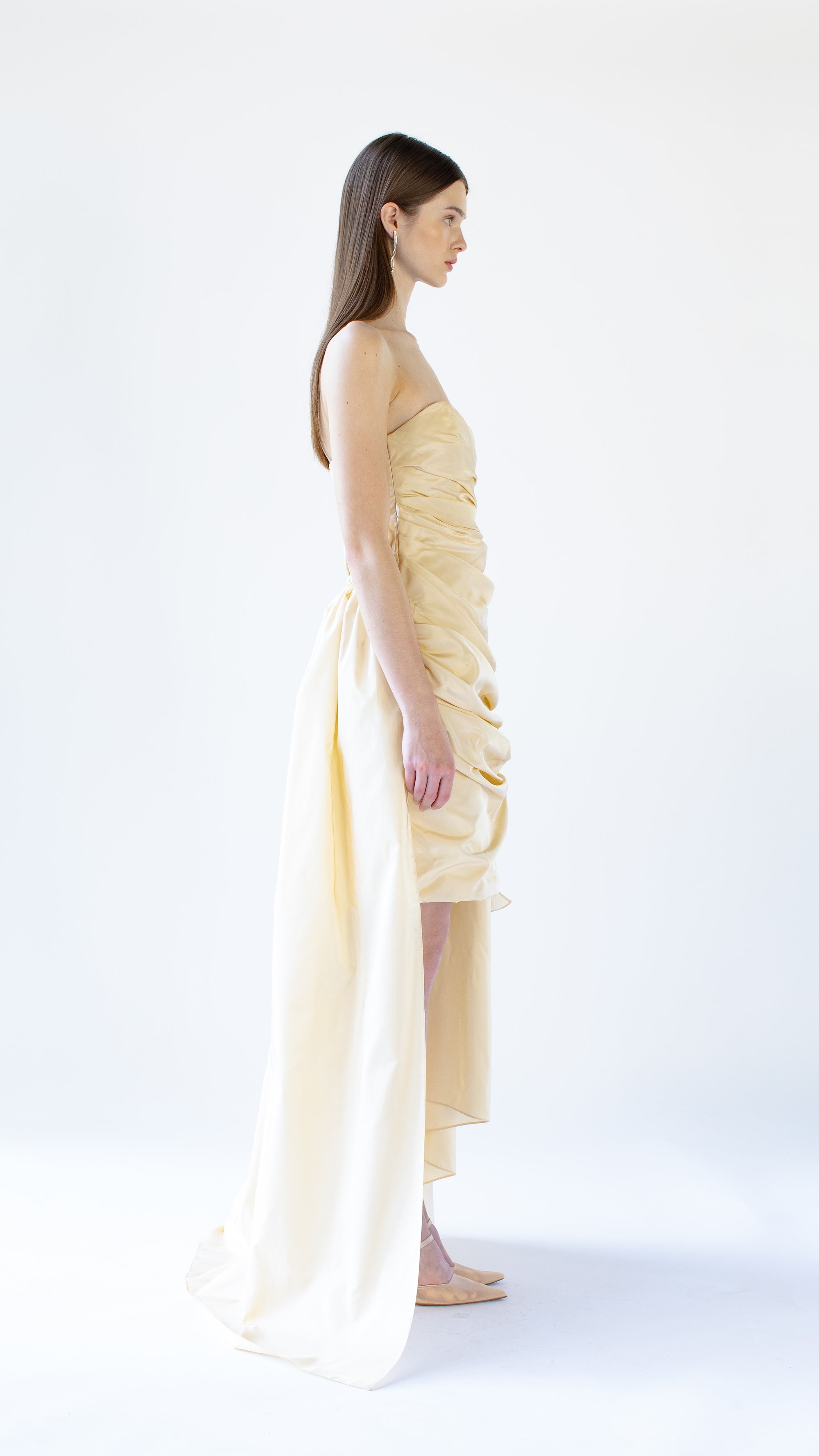 YASMINE creamy draped qown with detachable sleeve