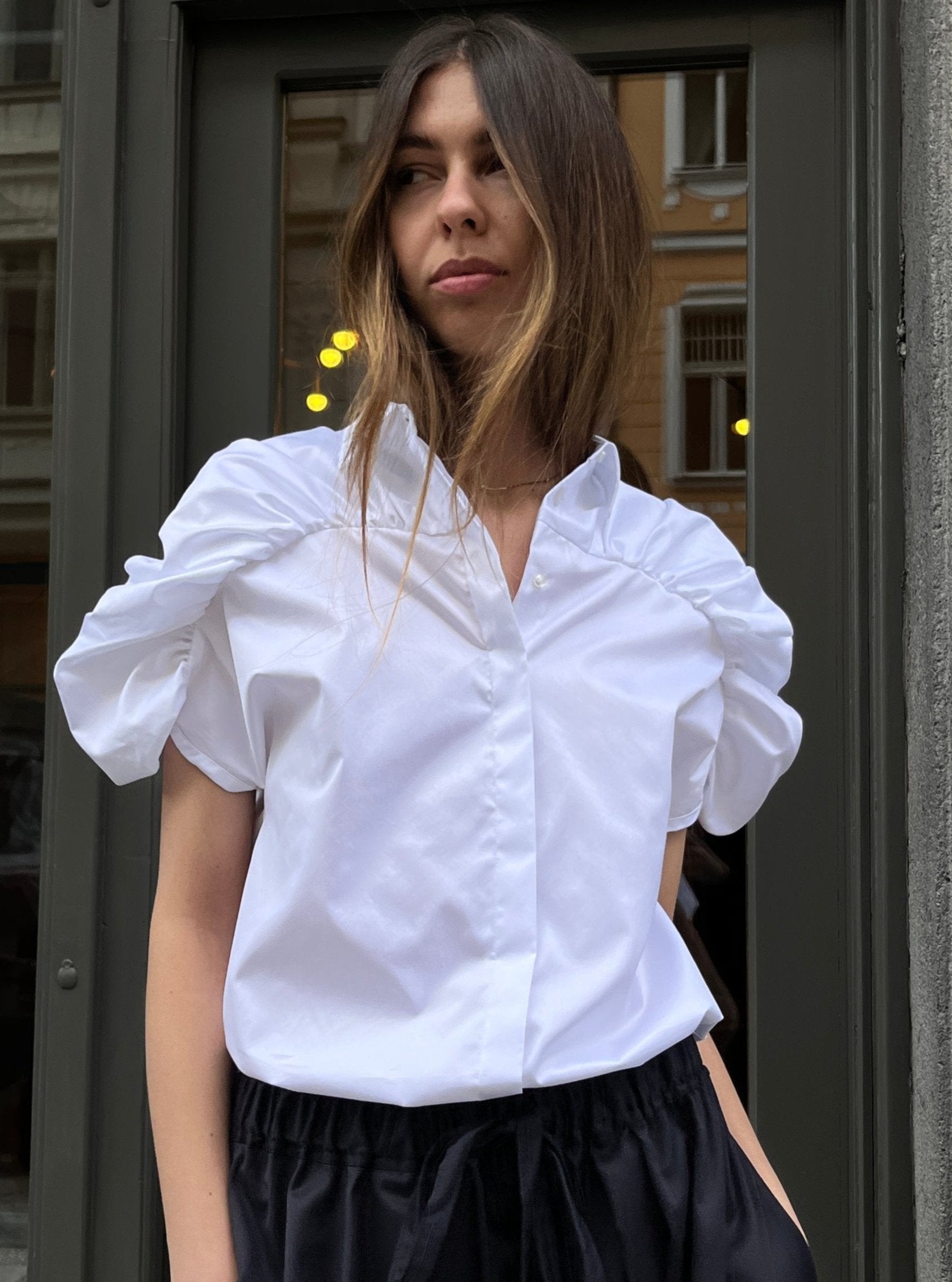 "IRIS" short sleeves ruffled cotton shirt