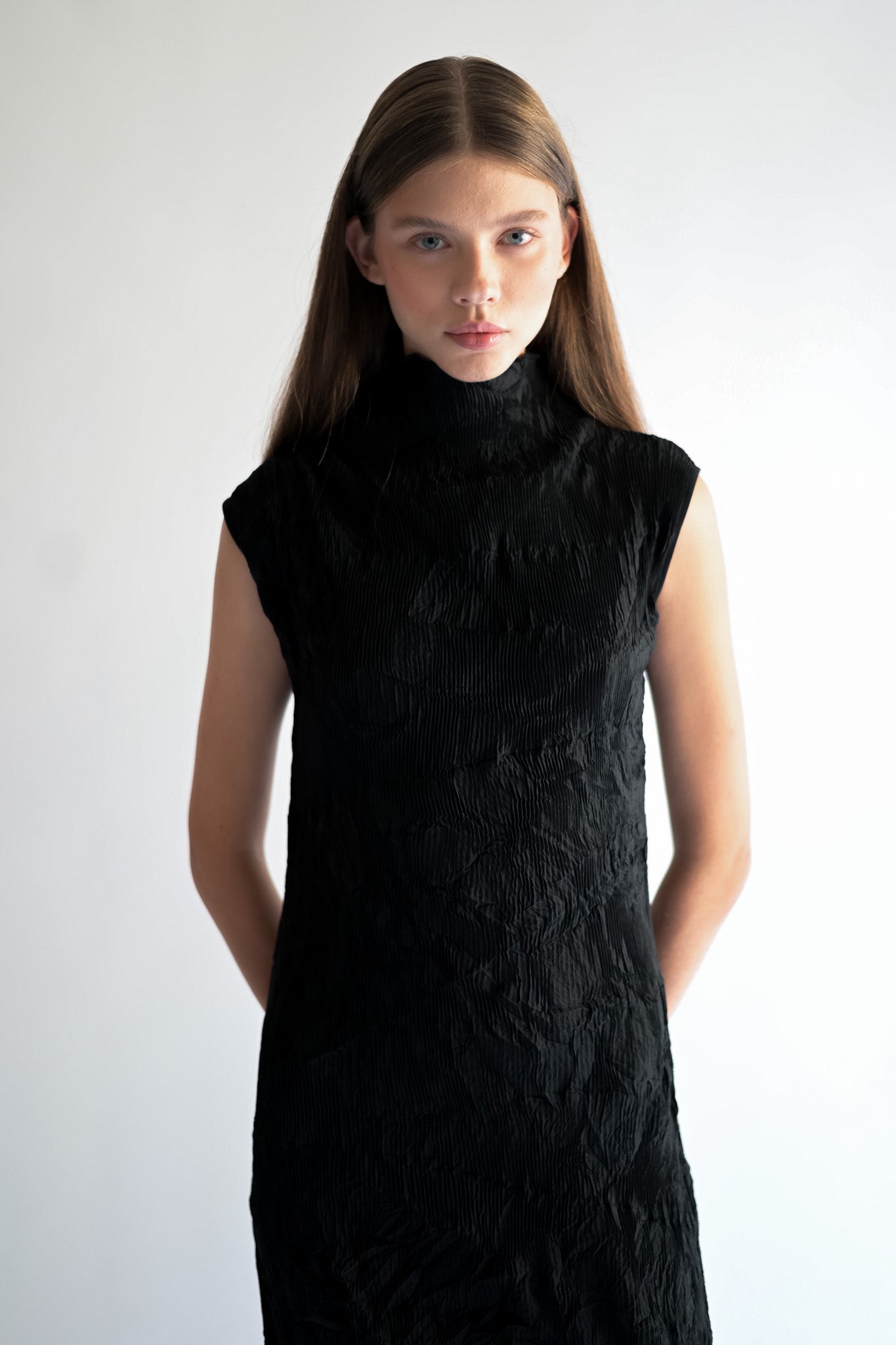 AISHA -  BLACK CRINCLED DRESS