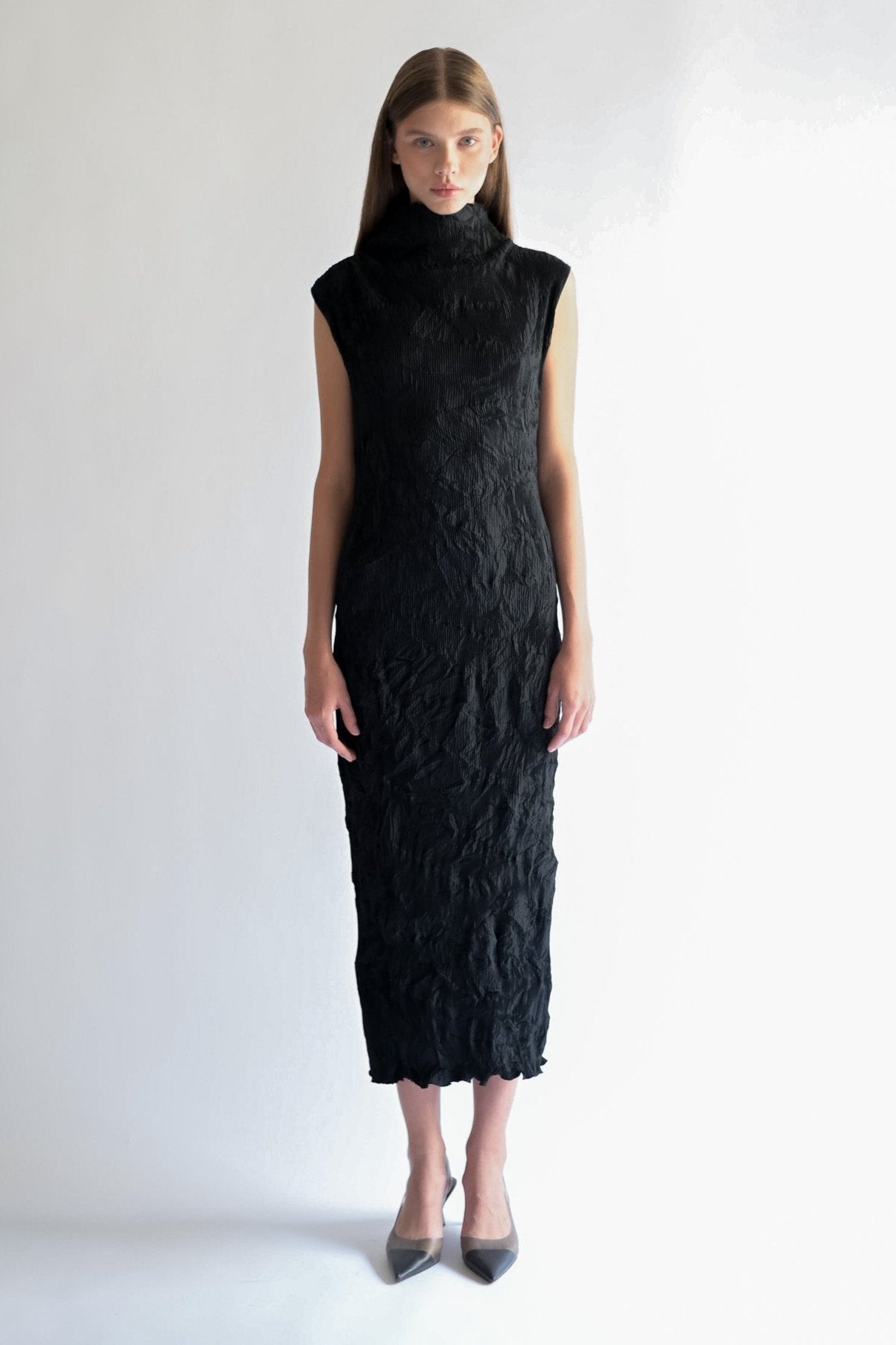 AISHA -  BLACK CRINCLED DRESS