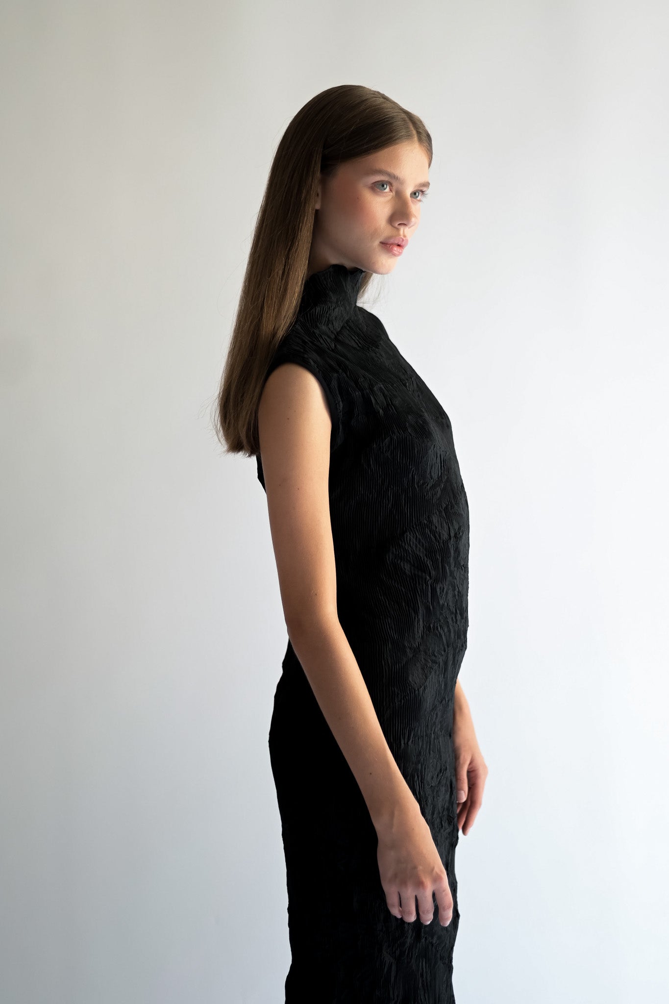 AISHA -  BLACK CRINCLED DRESS