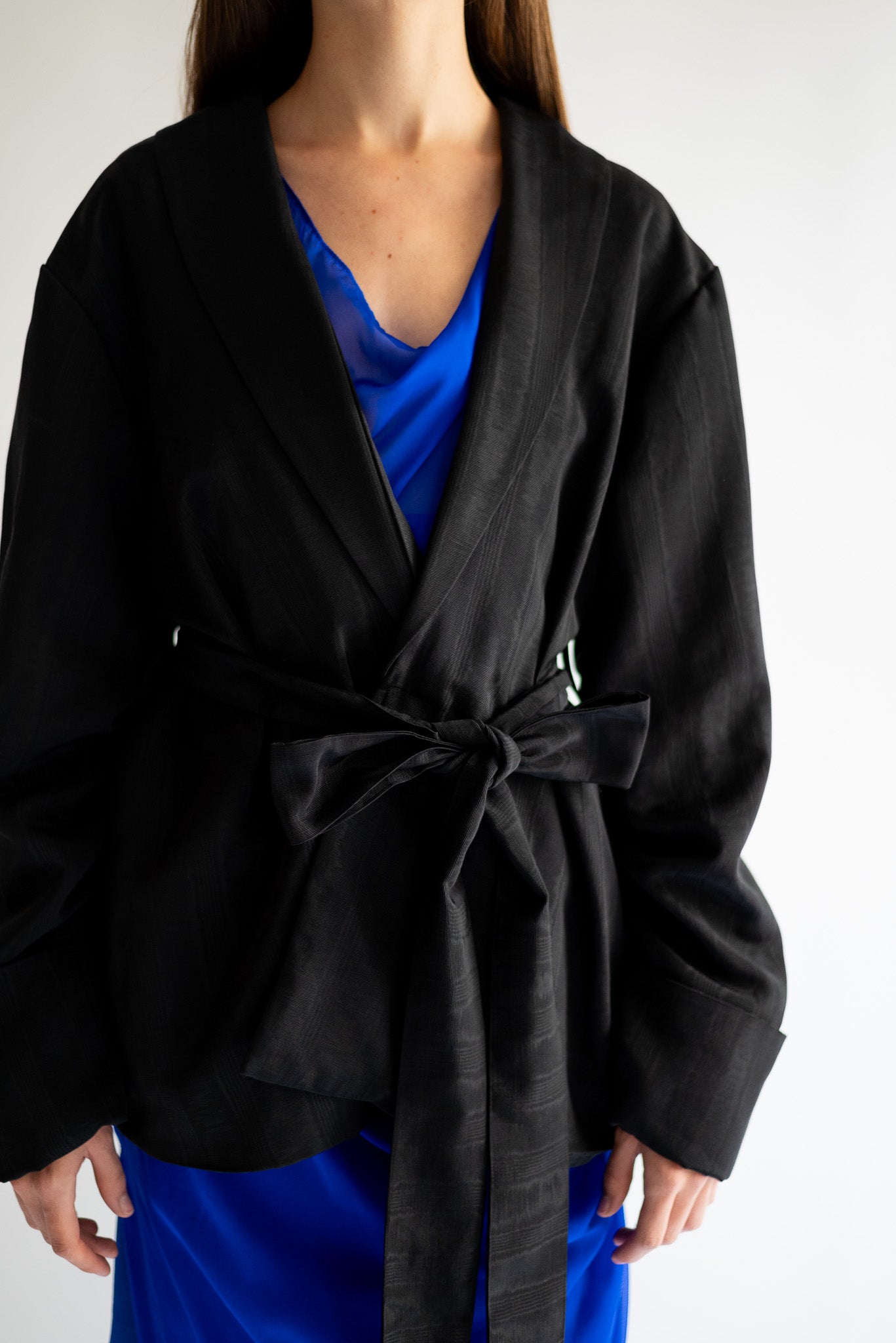 KAY -  belted moaré jacket