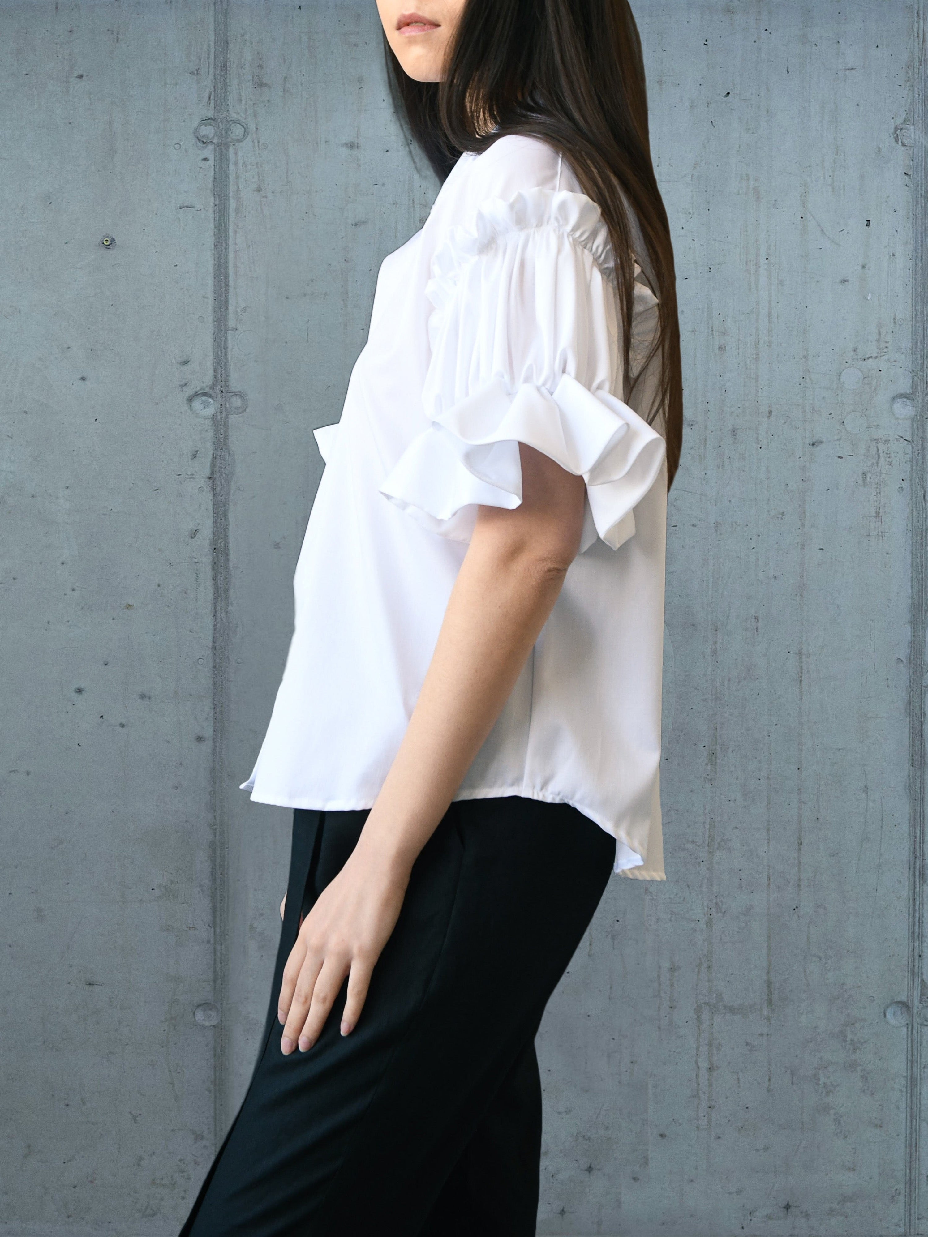 &quot;SOPHIE&quot; ruffled short sleeves shirt
